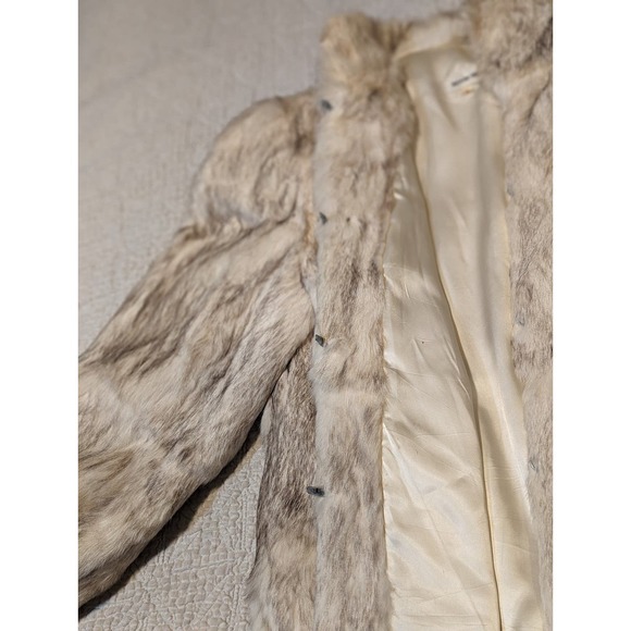 Gorgeous Rabbit Fur Coat Size Medium.  Impeccable condition - Picture 7 of 12